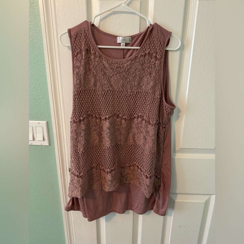 Shannon Ford New York. Cute lace overlay sleeveless. Size 1x. Pink.